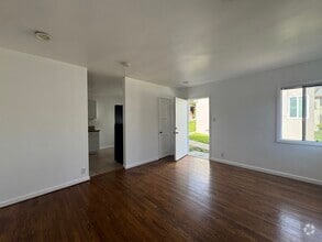 Building Photo - 5179 Huntington Dr N