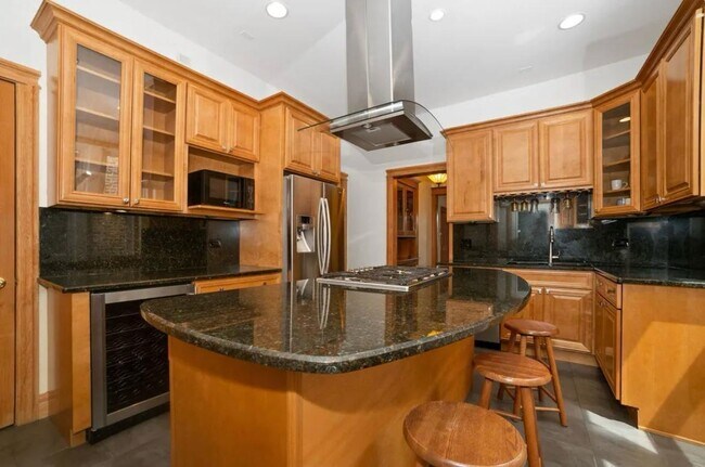 Foto del edificio - 1518 N Oakley Blvd