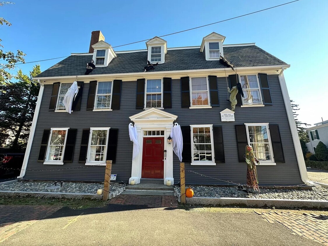 Primary Photo - 393 Essex St