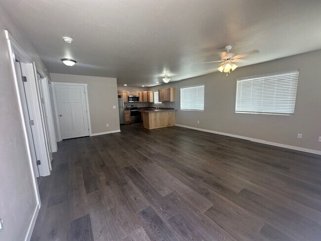 Foto del edificio - 1521 Aryn Ln