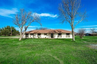 Building Photo - 16 Estates Rd
