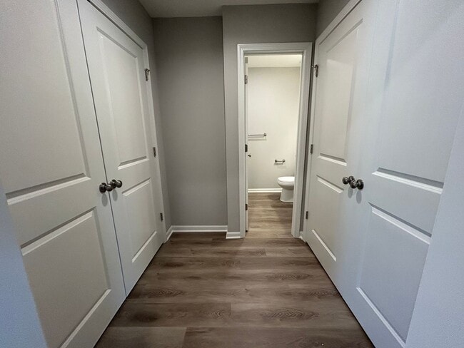 Foto del edificio - 650-652 Fall Meadow