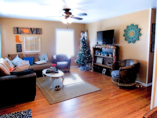 Foto del edificio - 806 S McFarland St