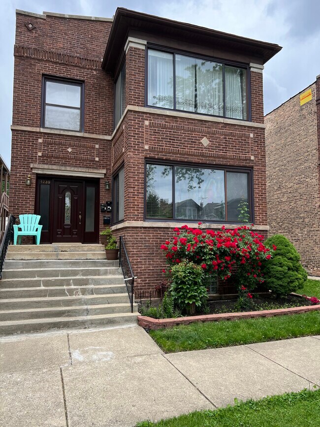 Building Photo - 4220 N Francisco Ave