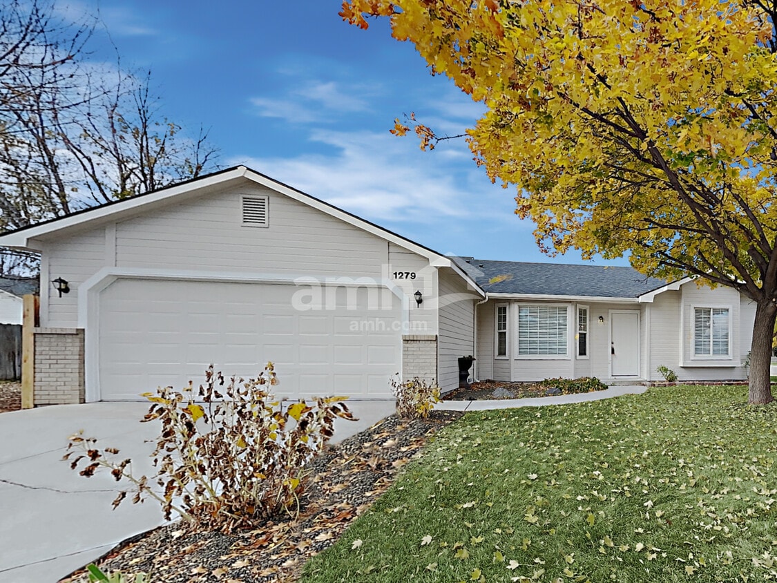 Primary Photo - 1279 N Black Wolf Ave