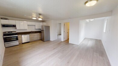Building Photo - 11518 NE Sandy Blvd