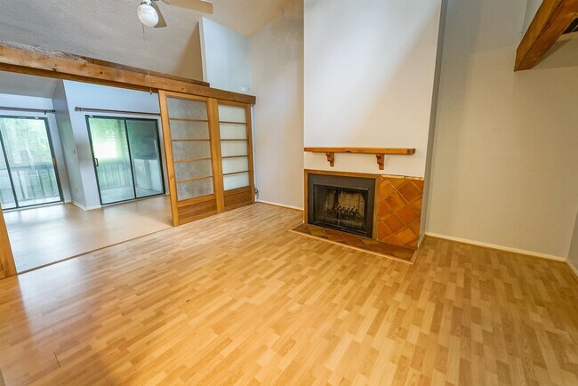 Building Photo - 1800 Nicklaus Dr