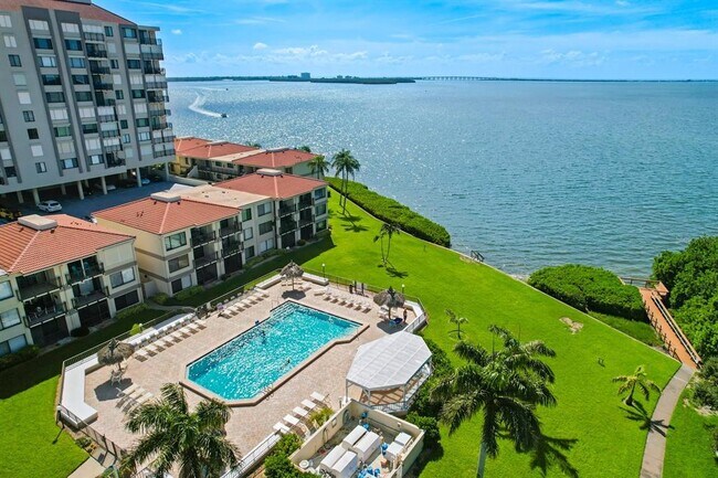 Foto del edificio - 6372 Palma Del Mar Blvd S