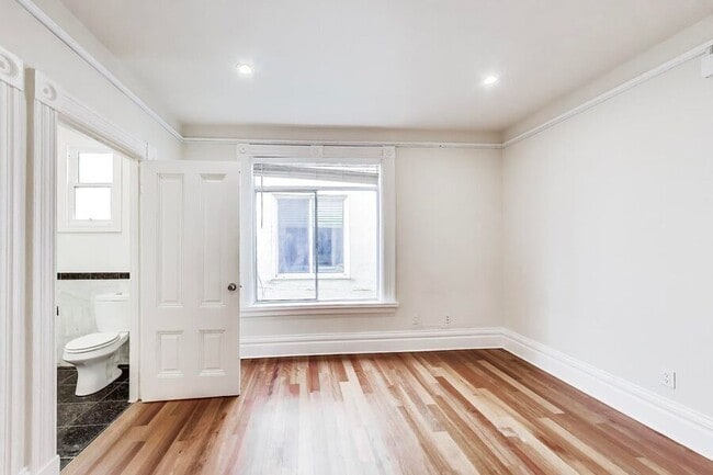 Building Photo - 169 Fair Oaks St