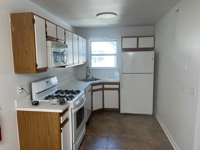 Building Photo - 398 Keswick Dr