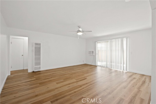 Foto del edificio - 230 S Oak St