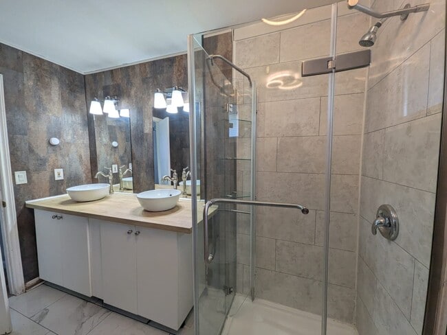 Building Photo - 98 Glendale Rd