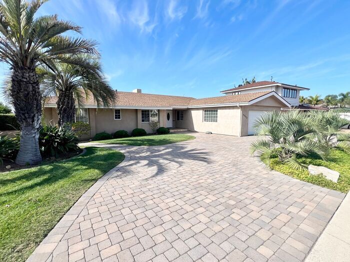 Primary Photo - Beautiful 4-Bedroom Home with Modern Upgra...