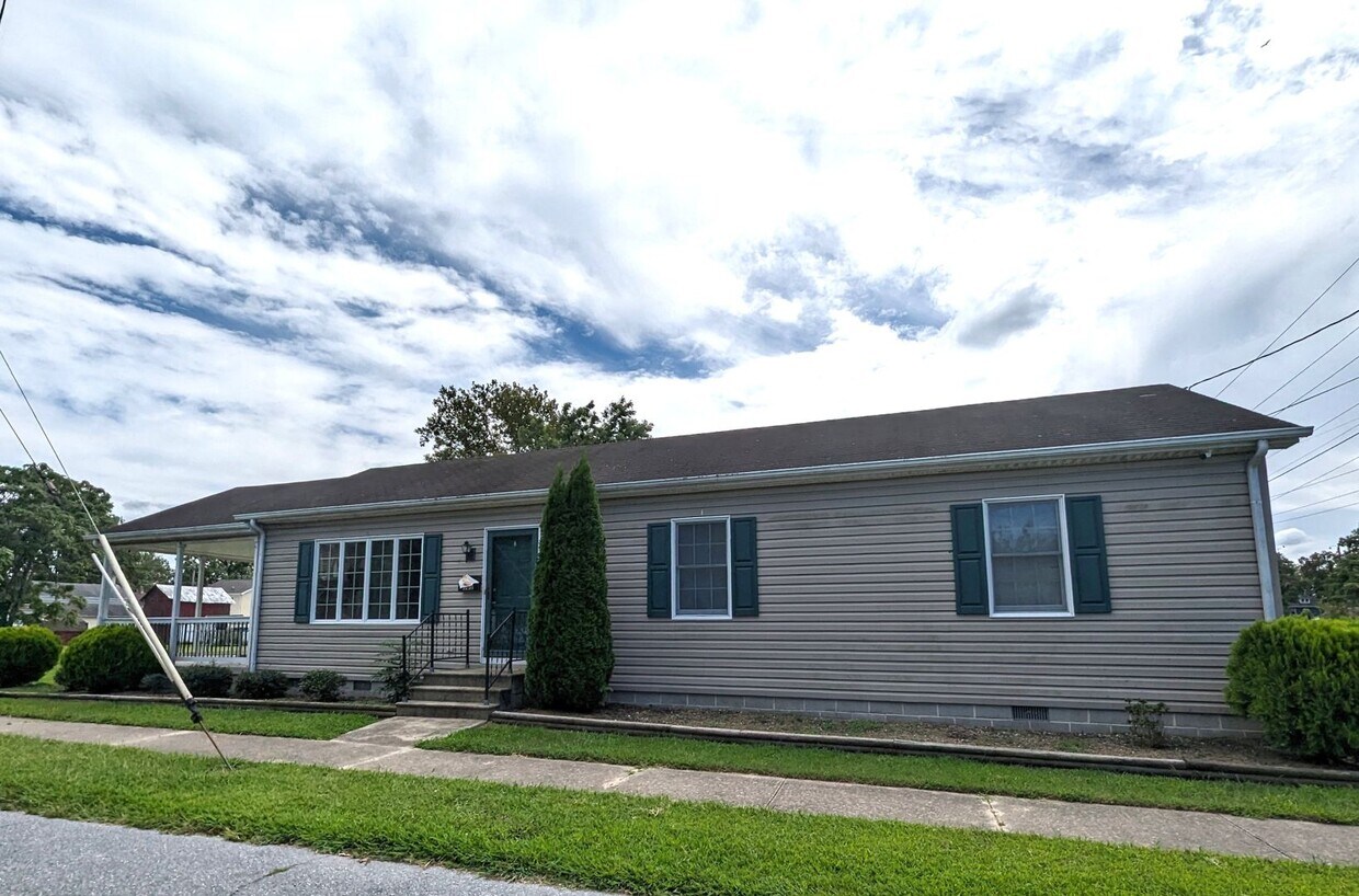 Primary Photo - Charming 2-Bedroom Home Available for Rent!