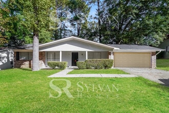 Building Photo - 1370 Sharon Dr
