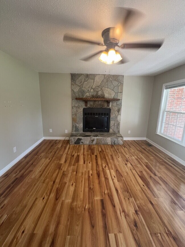 Foto del edificio - 2530 Country Club Rd