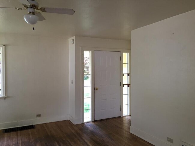 Building Photo - 504 Montana