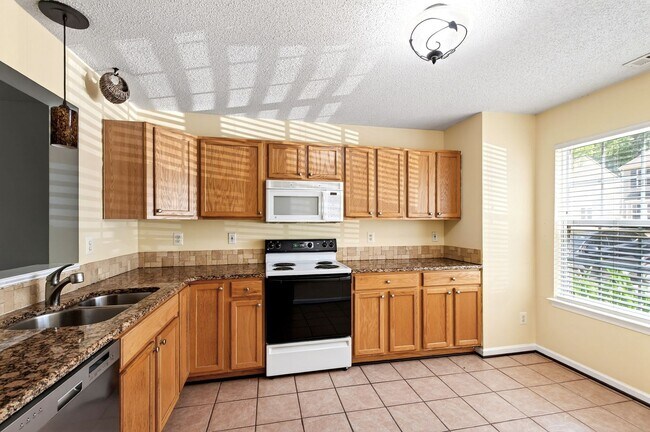 Building Photo - Charming 3BR Townhome in the Heart of Cary