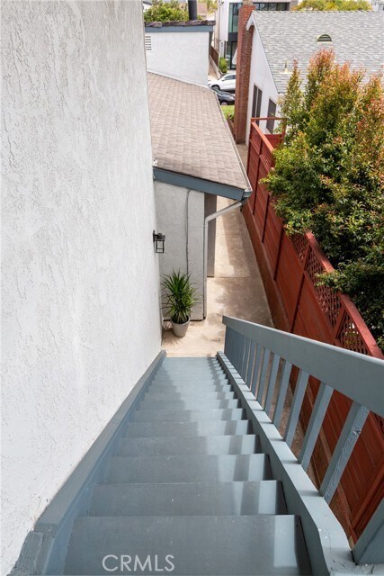 Foto del edificio - 321 Iris Ave