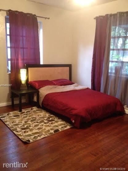 Foto del edificio - 153 NE 49th St