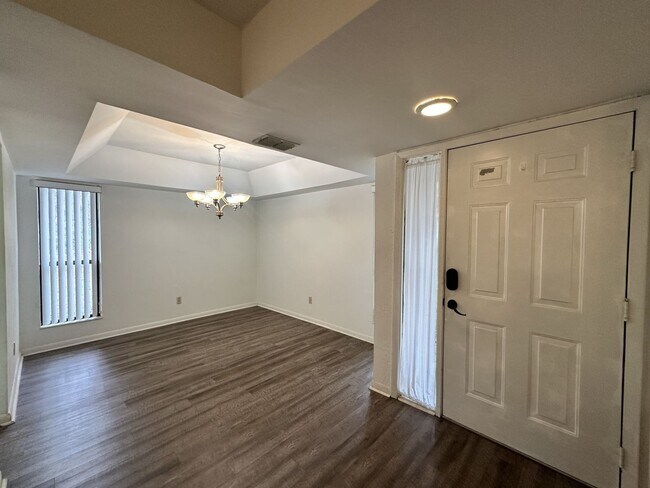 Building Photo - Woodhaven 1st Floor end unit