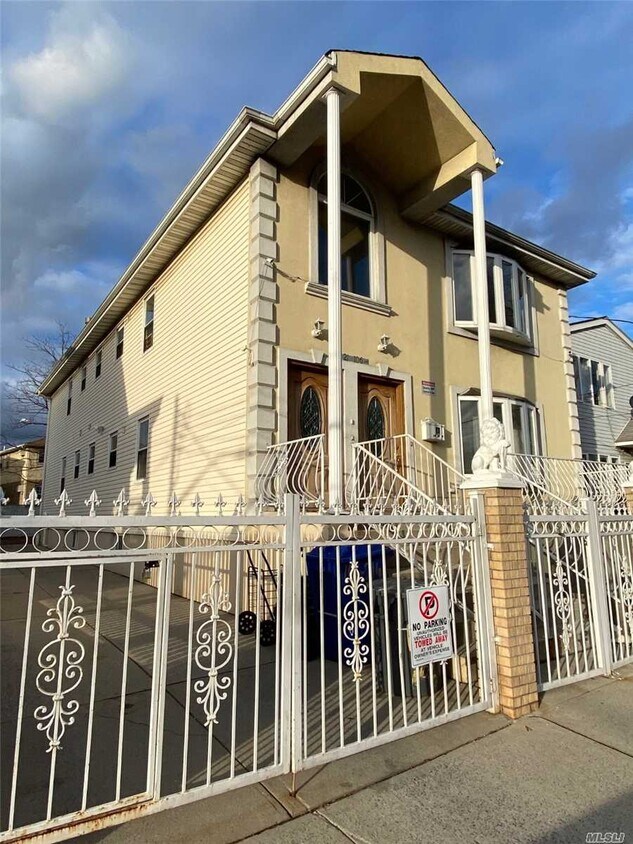 Primary Photo - 168-21 106th Ave