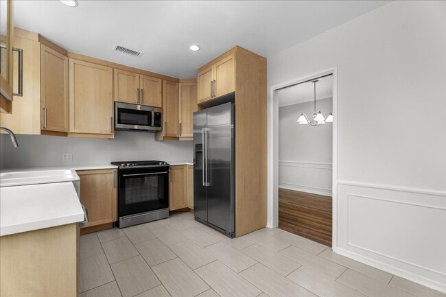 Building Photo - 6706 Densmore Ave