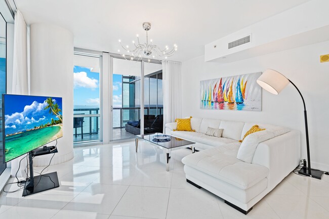 Building Photo - 17121 Collins Ave