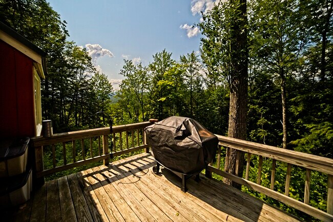 Building Photo - 155 Snowood Dr