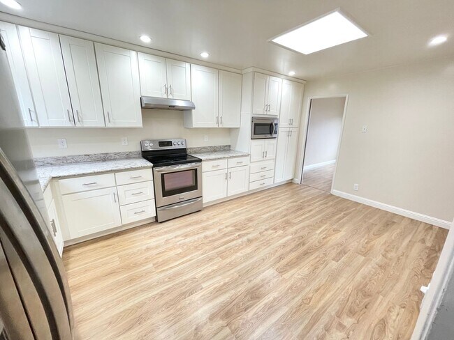 Building Photo - 144