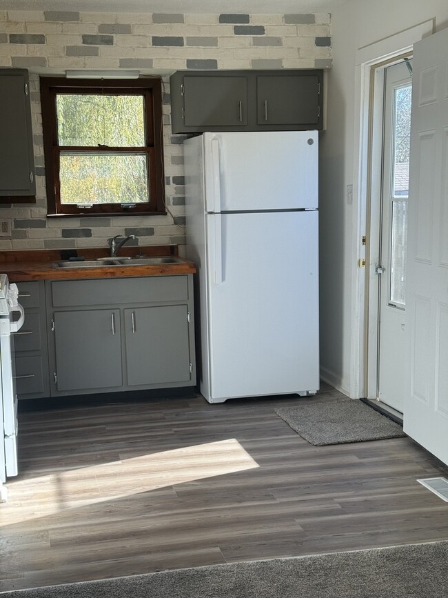 Foto del edificio - 26895 Bernice St