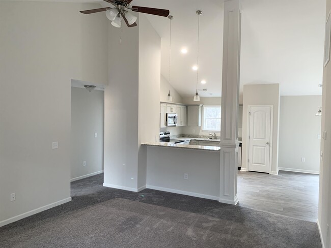 Building Photo - 213 Florence Dr