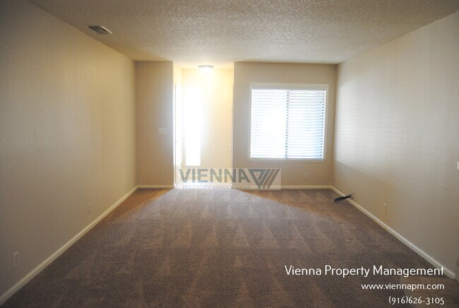 Building Photo - Duplex for Rent in Foothill Farms!