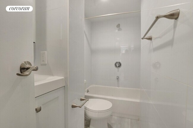 Building Photo - 124 W 73rd St