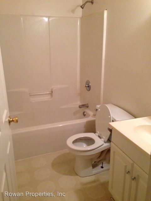 Building Photo - 302-308 Foster Ln