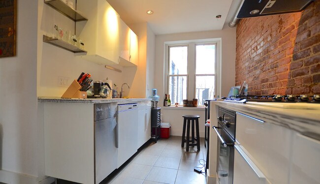 Building Photo - 5 Braemore Rd