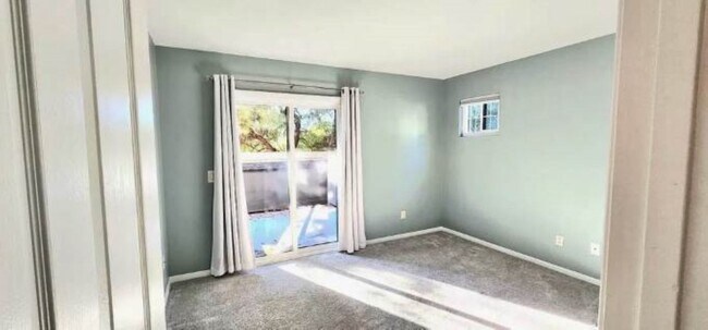 Foto del edificio - Lovely two bedroom condo at Carmel Trails....