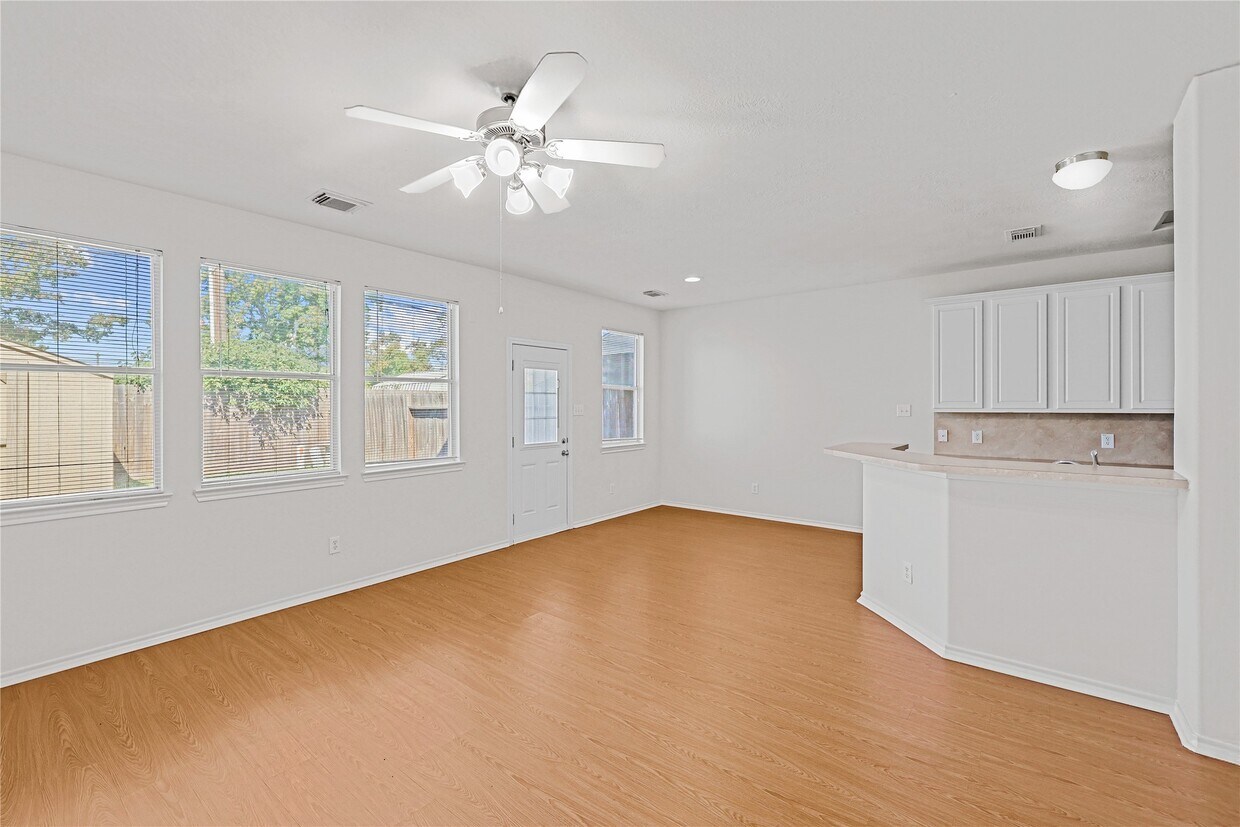 Foto principal - 6413 Dawson Creek Dr