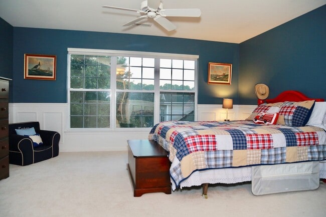 Building Photo - Available in August!  3 Bedroom 2 1/2 Bath...
