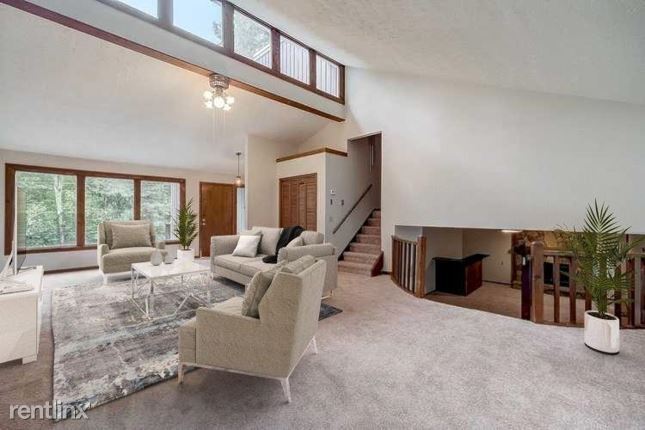 Building Photo - 1309 Laurel Cliff Dr SE