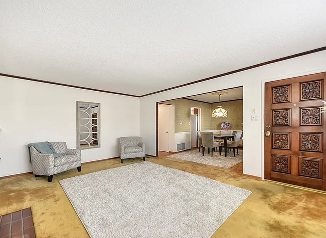 Building Photo - 2609 Fernandez Dr