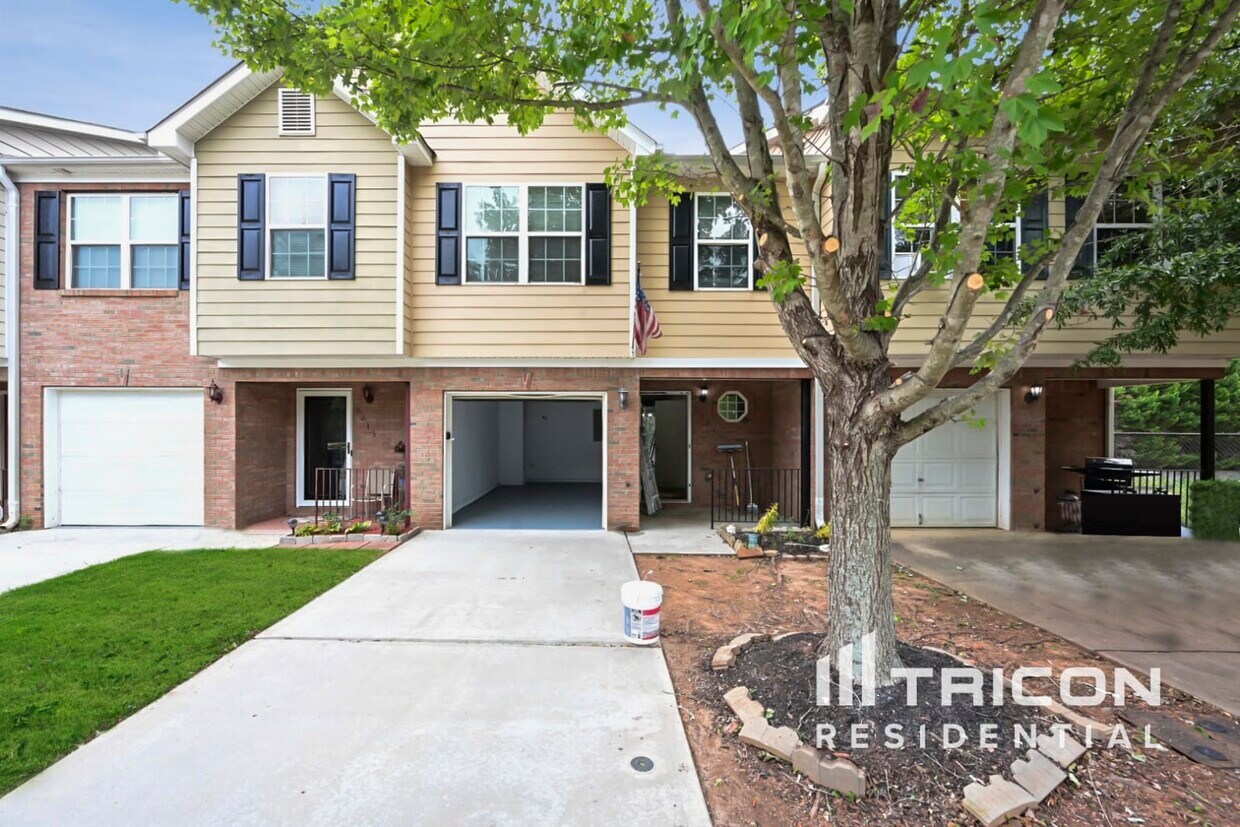 1025 Magnolia Gardens Walk McDonough GA Townhome Rentals in McDonough