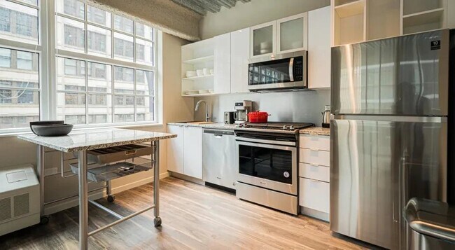 Building Photo - 63 E Lake St