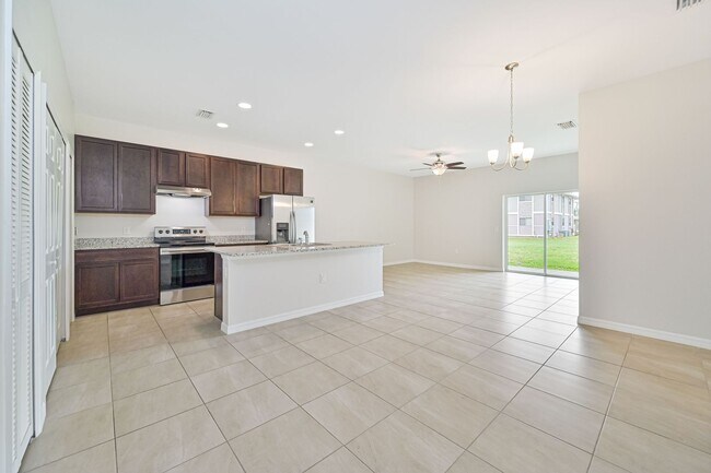 Building Photo - ** 3/2 Duplex W/Garage ~ Newer Constructio...