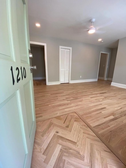 Building Photo - 1210 Sunnyside Dr