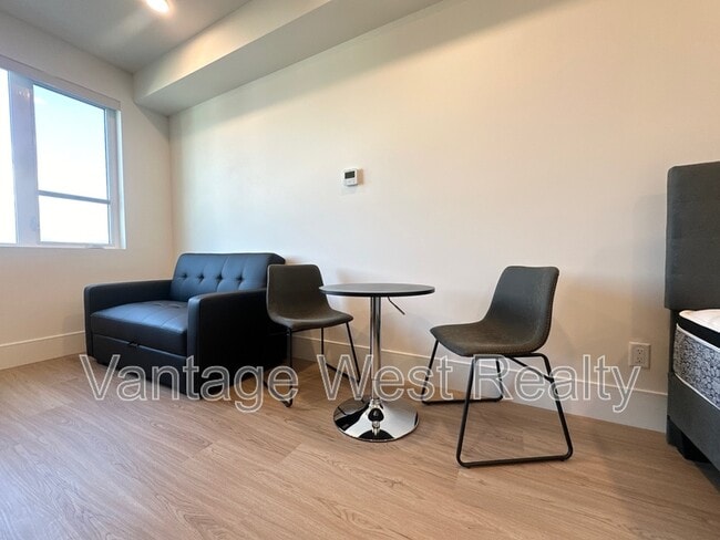 Building Photo - 720-720 K. L. O. Rd