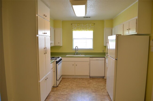 Building Photo - 3101 Matador Dr
