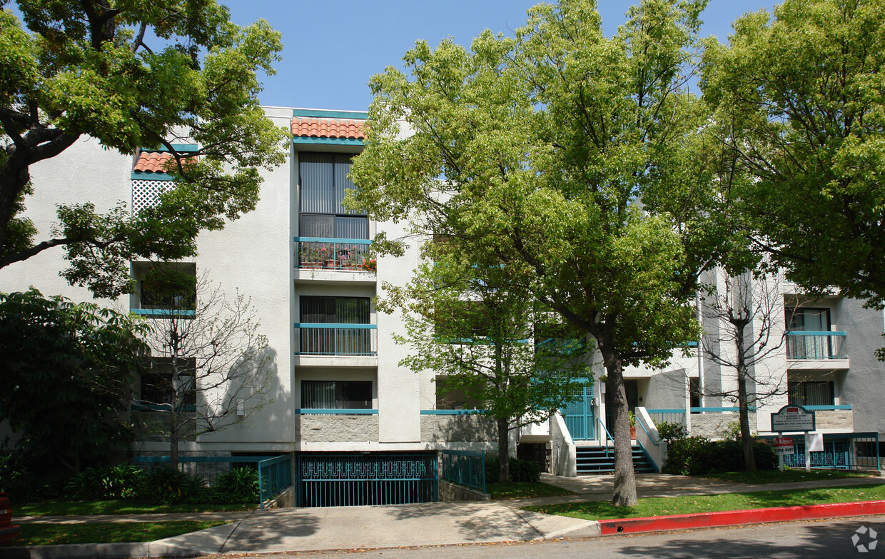 Building Photo - Allen Manor