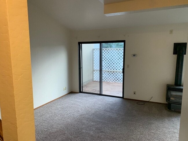 Foto del edificio - What a deal!! Newer Paint And Flooring!!! ...