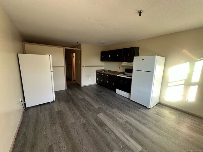 Photo - 1660 E Main St Apartment